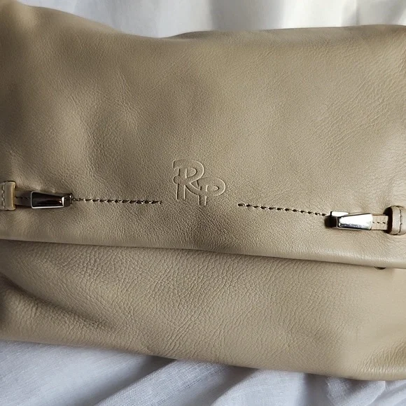 Robert Pietri Excellent Condition Elegant Tan Leather HOBO Shoulder Bag, $125 - Picture 5 of 14
